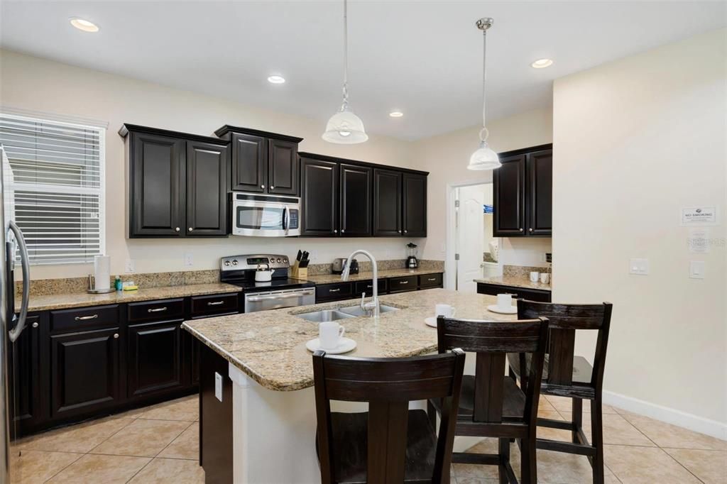 En Venta: $494,900 (5 camas, 5 baños, 3015 Pies cuadrados)