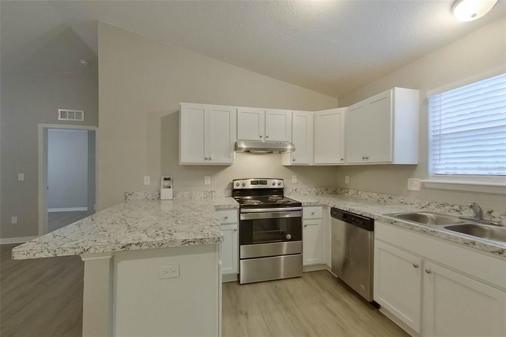 For Rent: $1,645 (3 beds, 2 baths, 1003 Square Feet)