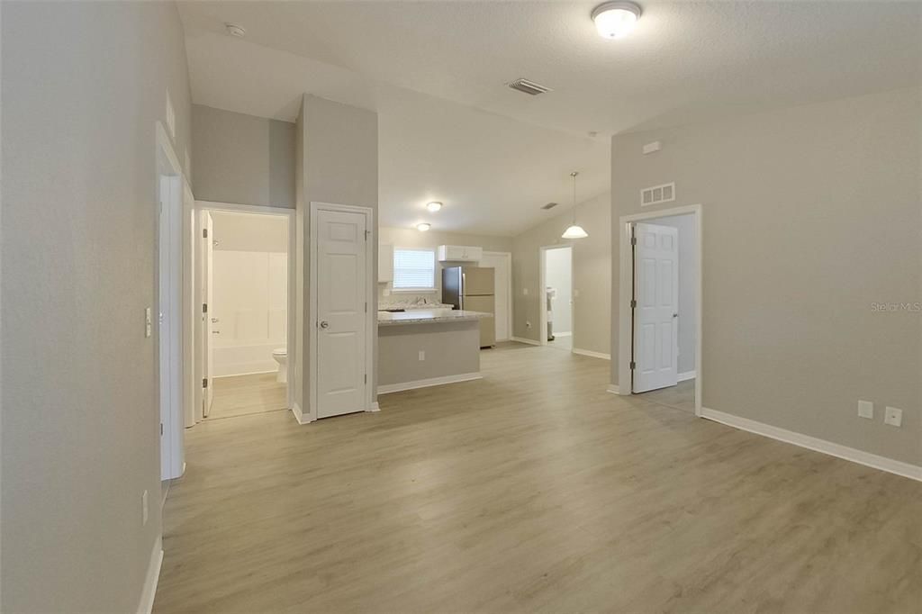 For Rent: $1,645 (3 beds, 2 baths, 1003 Square Feet)