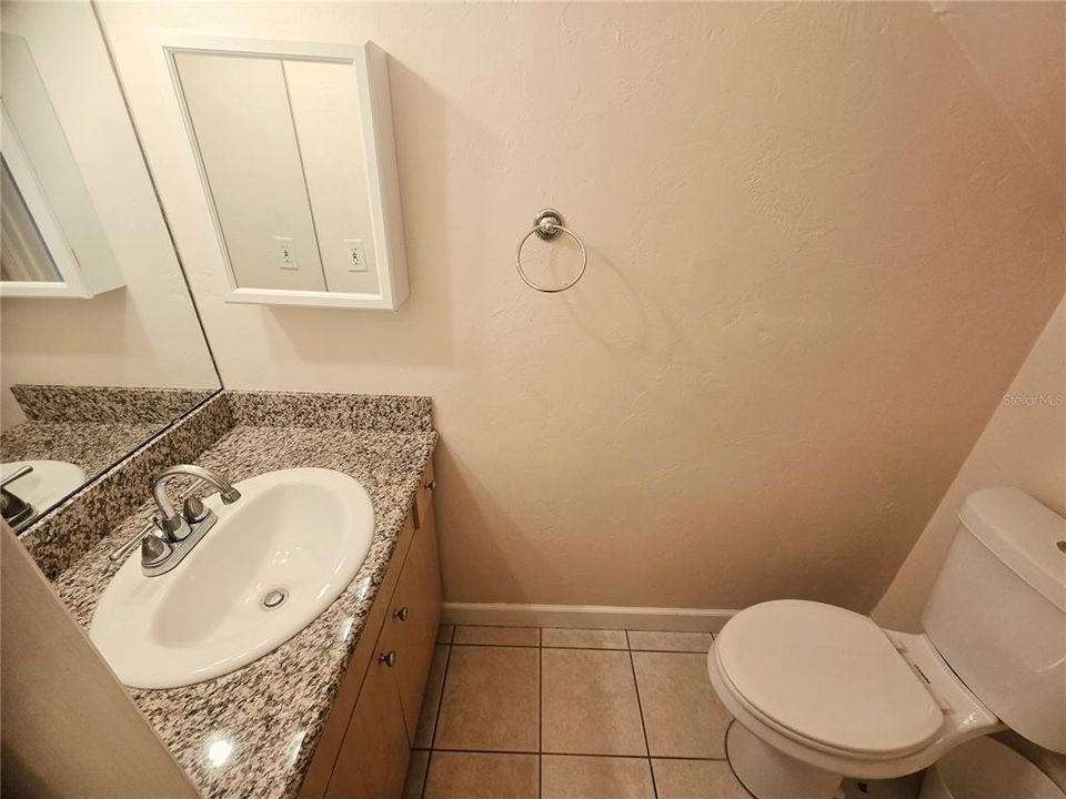 For Rent: $1,075 (2 beds, 1 baths, 1000 Square Feet)