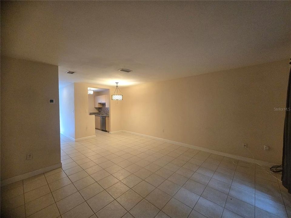 For Rent: $1,075 (2 beds, 1 baths, 1000 Square Feet)