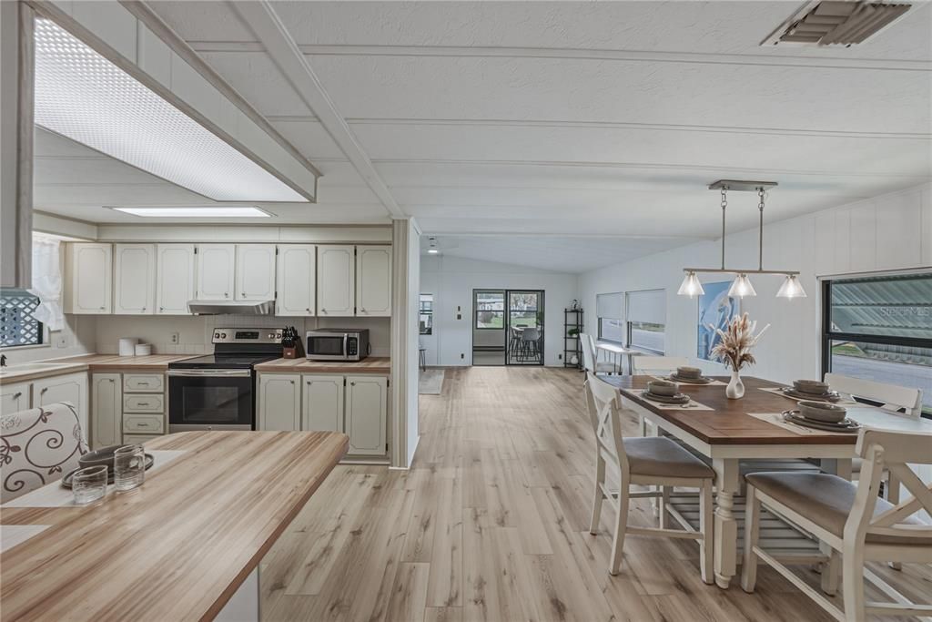 For Sale: $168,000 (2 beds, 2 baths, 1296 Square Feet)