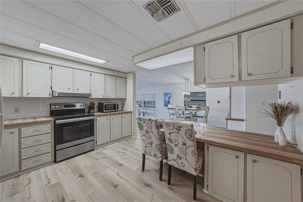 For Sale: $168,000 (2 beds, 2 baths, 1296 Square Feet)