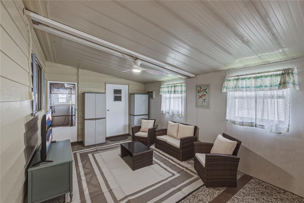 For Sale: $168,000 (2 beds, 2 baths, 1296 Square Feet)
