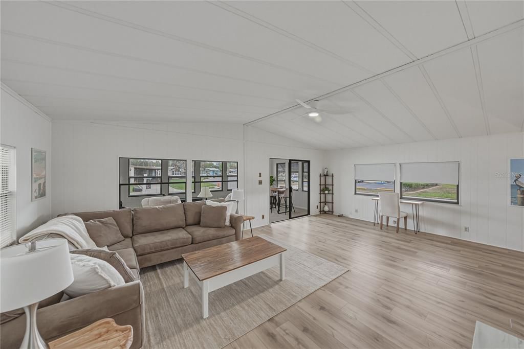 For Sale: $168,000 (2 beds, 2 baths, 1296 Square Feet)