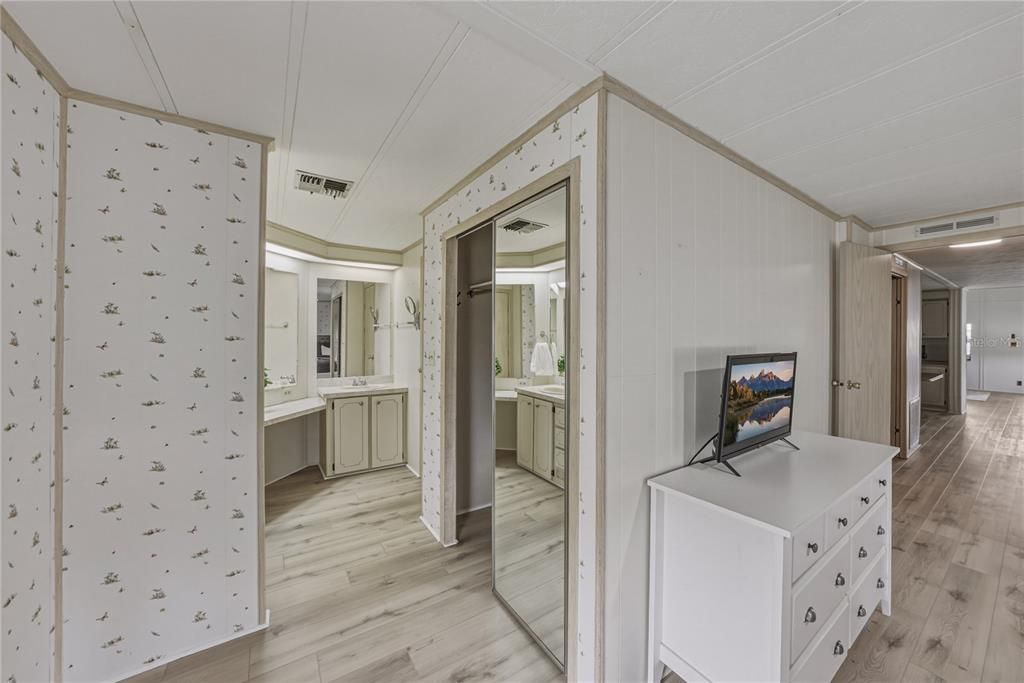 For Sale: $168,000 (2 beds, 2 baths, 1296 Square Feet)