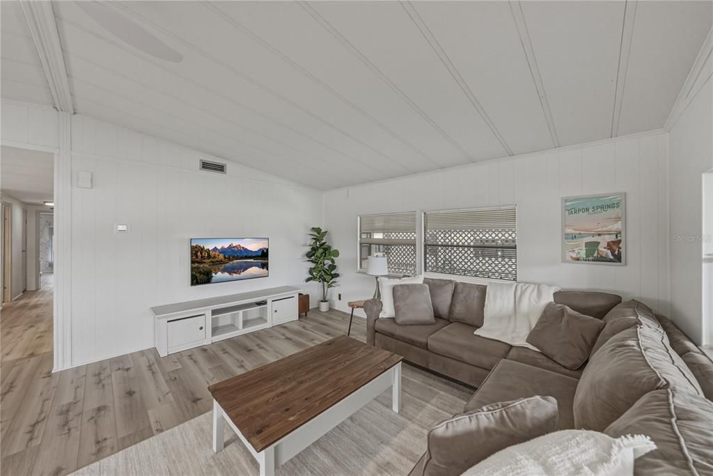 For Sale: $168,000 (2 beds, 2 baths, 1296 Square Feet)