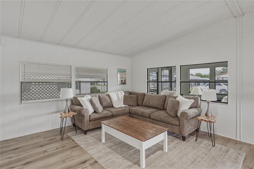 For Sale: $168,000 (2 beds, 2 baths, 1296 Square Feet)