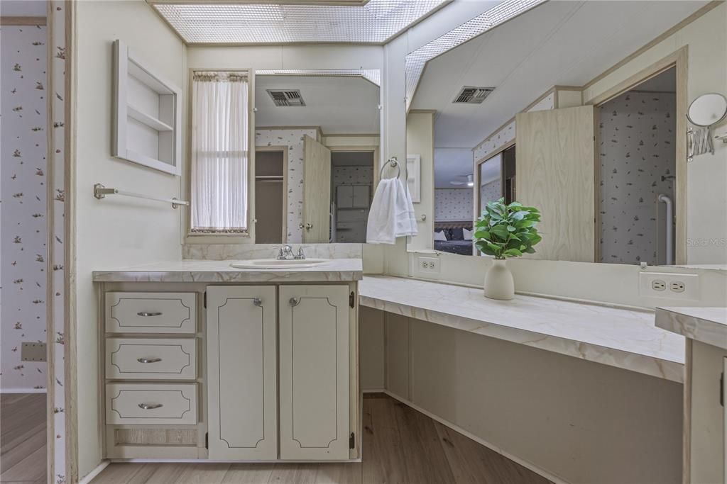 For Sale: $168,000 (2 beds, 2 baths, 1296 Square Feet)