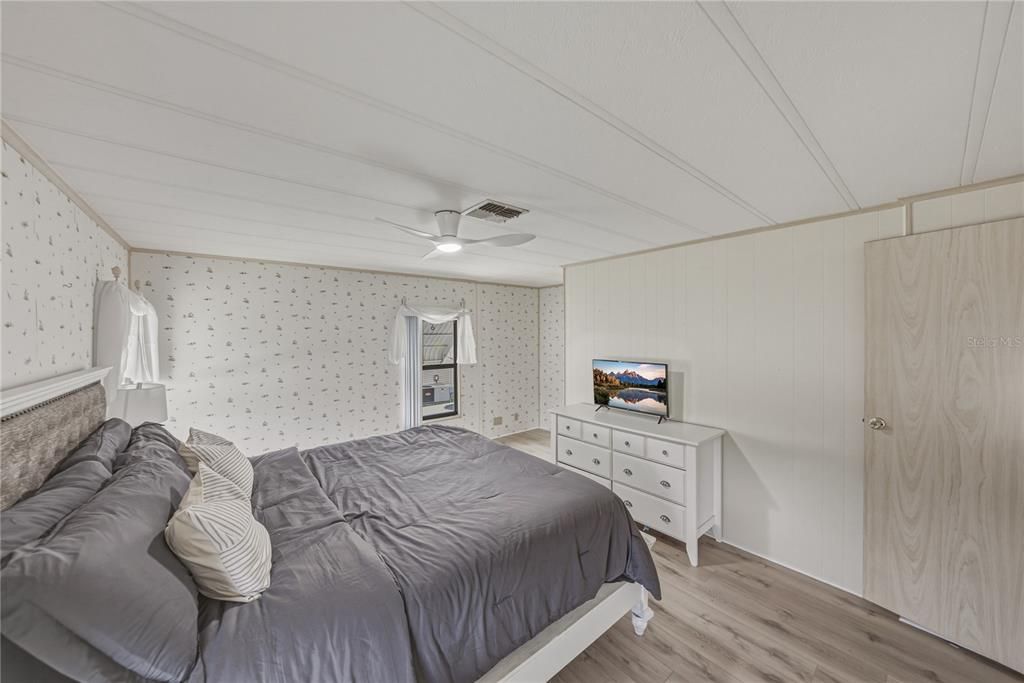 For Sale: $168,000 (2 beds, 2 baths, 1296 Square Feet)