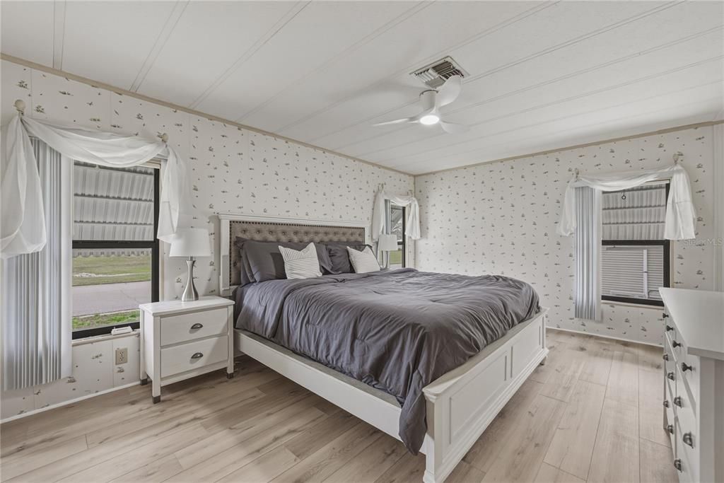 For Sale: $168,000 (2 beds, 2 baths, 1296 Square Feet)