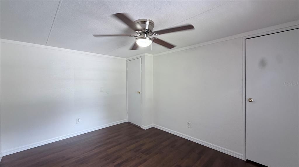 For Sale: $239,990 (3 beds, 2 baths, 1404 Square Feet)