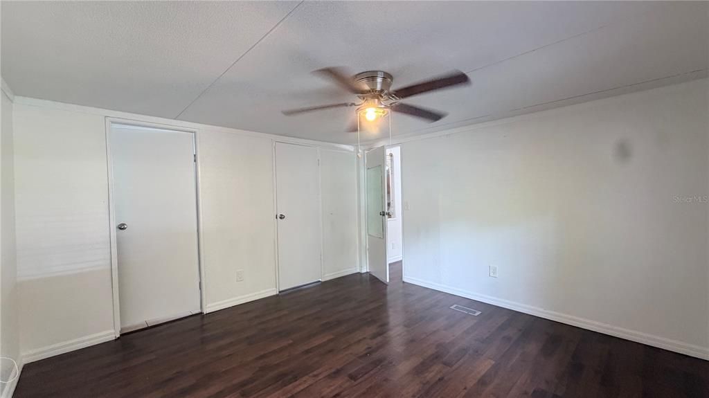 For Sale: $239,990 (3 beds, 2 baths, 1404 Square Feet)