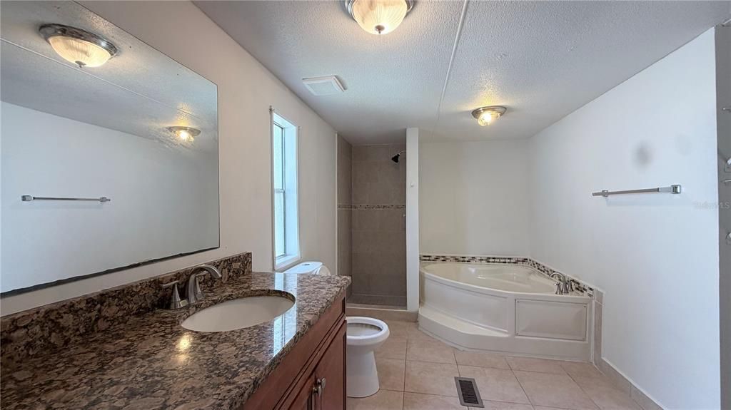 For Sale: $239,990 (3 beds, 2 baths, 1404 Square Feet)