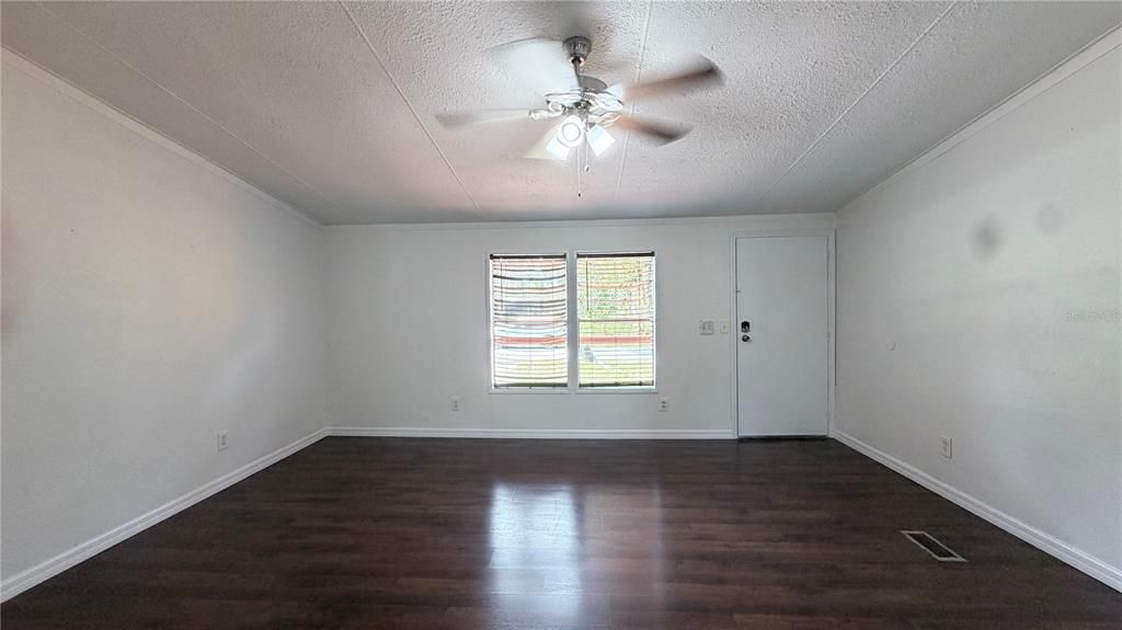 For Sale: $239,990 (3 beds, 2 baths, 1404 Square Feet)