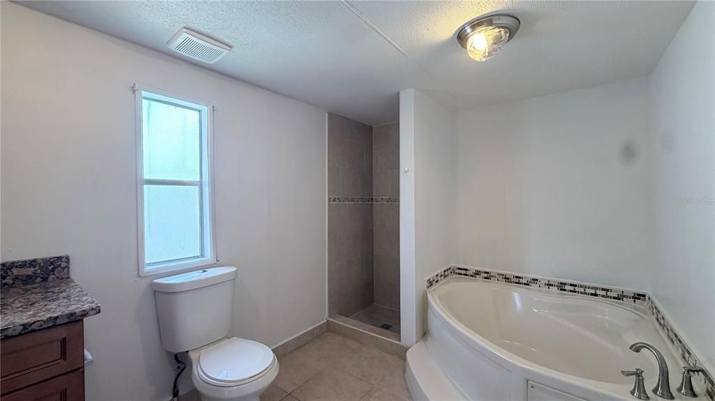 For Sale: $239,990 (3 beds, 2 baths, 1404 Square Feet)