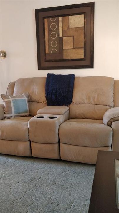 For Rent: $1,500 (2 beds, 2 baths, 839 Square Feet)