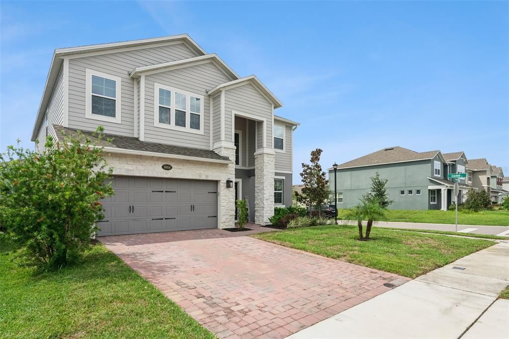 For Sale: $695,000 (5 beds, 4 baths, 3556 Square Feet)