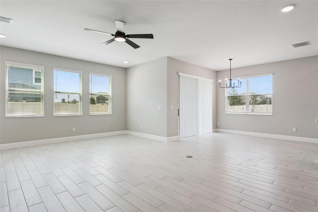 For Sale: $695,000 (5 beds, 4 baths, 3556 Square Feet)