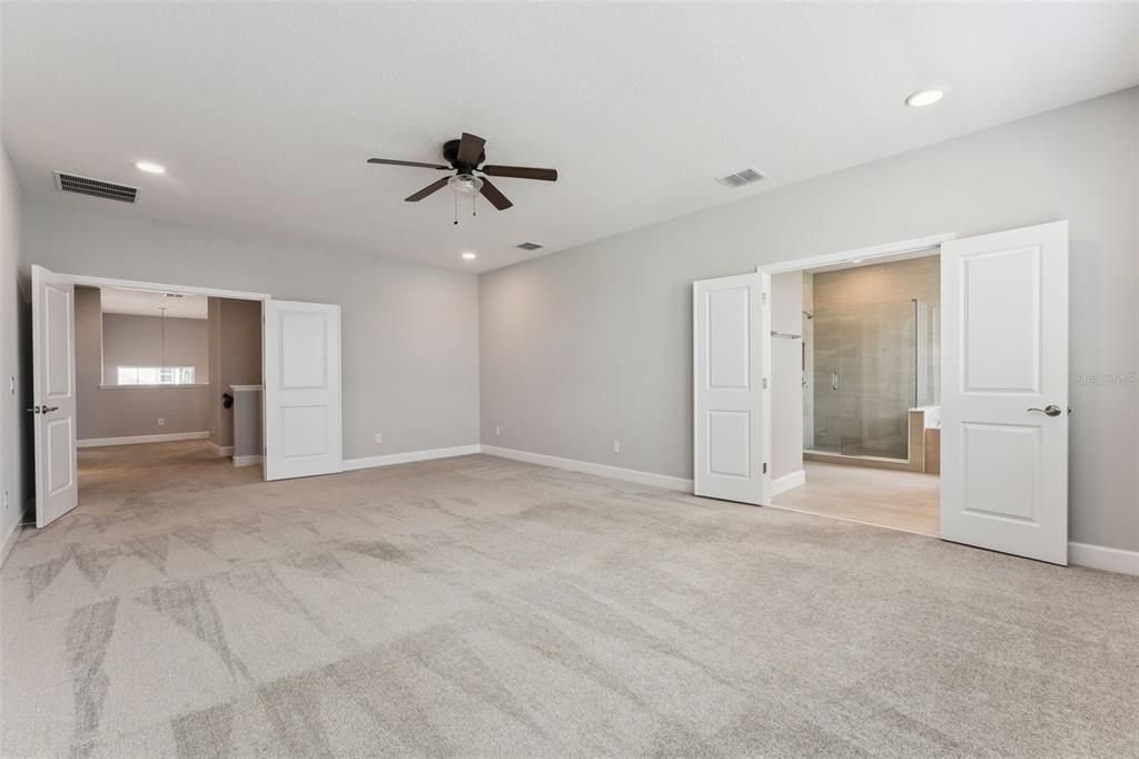 For Sale: $695,000 (5 beds, 4 baths, 3556 Square Feet)