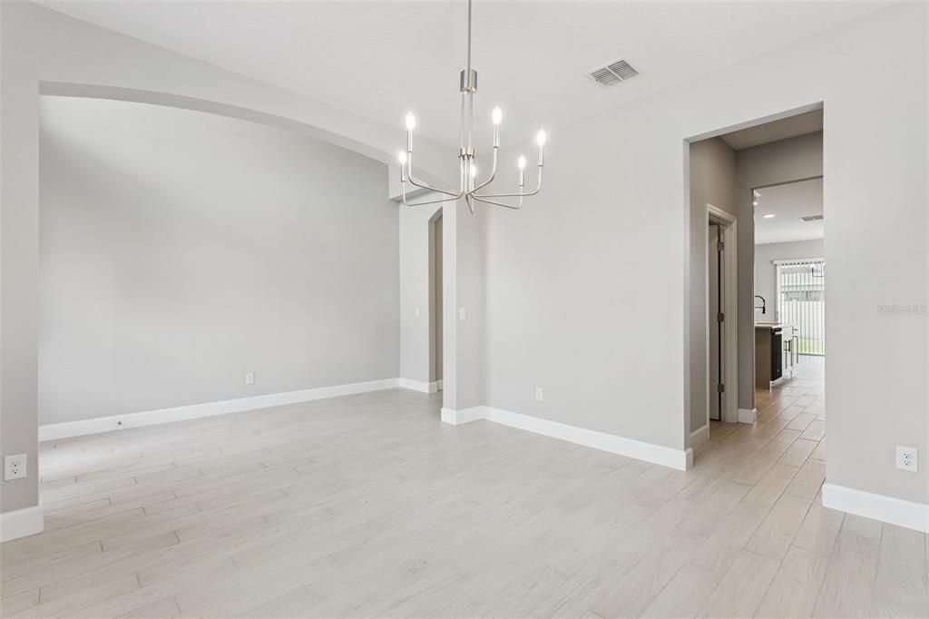 For Sale: $695,000 (5 beds, 4 baths, 3556 Square Feet)