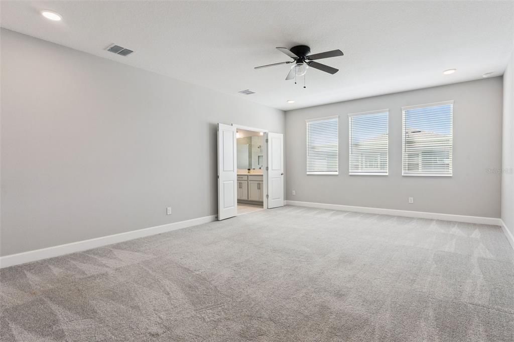 For Sale: $695,000 (5 beds, 4 baths, 3556 Square Feet)