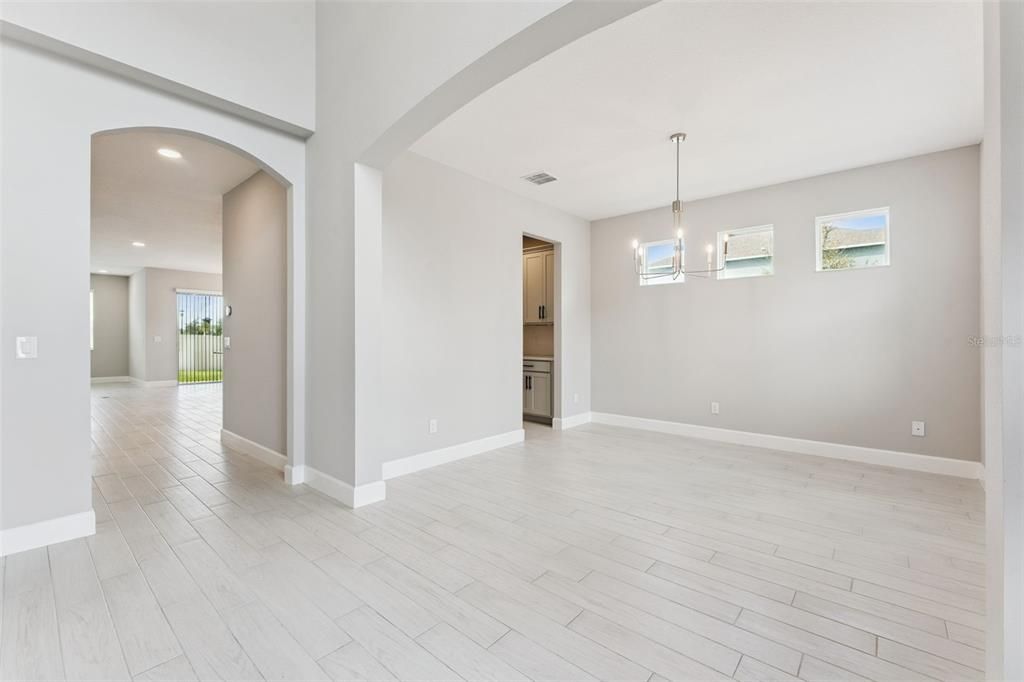 For Sale: $695,000 (5 beds, 4 baths, 3556 Square Feet)