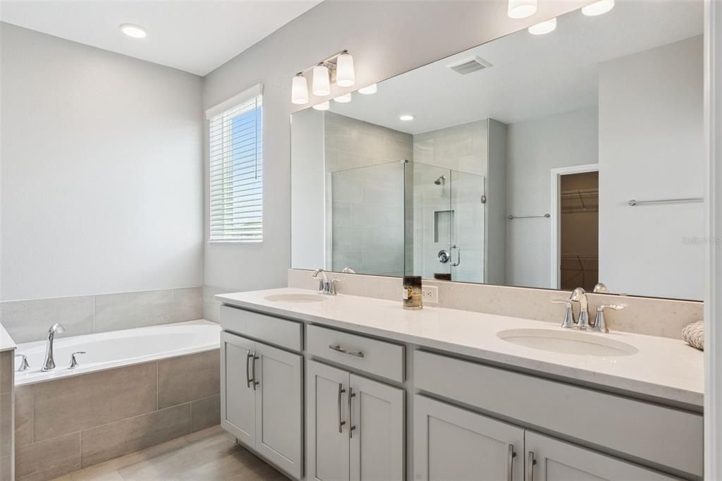 For Sale: $695,000 (5 beds, 4 baths, 3556 Square Feet)