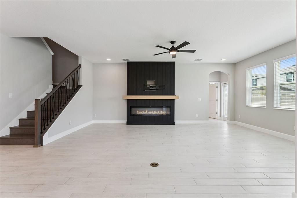 For Sale: $695,000 (5 beds, 4 baths, 3556 Square Feet)