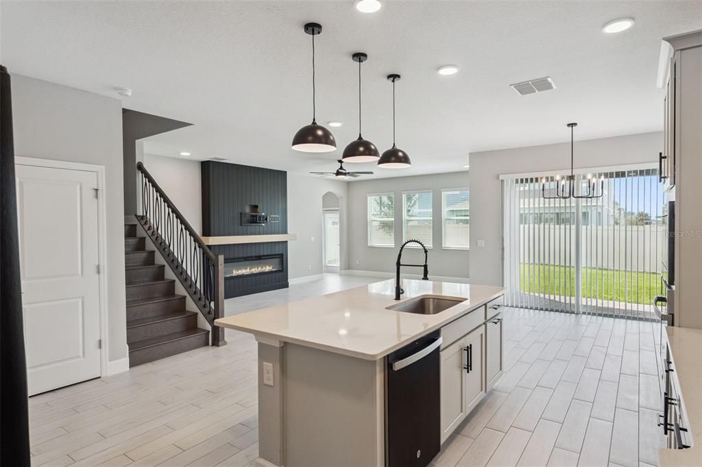For Sale: $695,000 (5 beds, 4 baths, 3556 Square Feet)