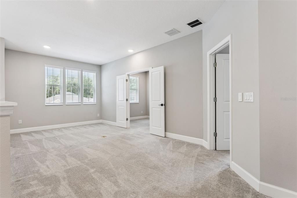 For Sale: $695,000 (5 beds, 4 baths, 3556 Square Feet)