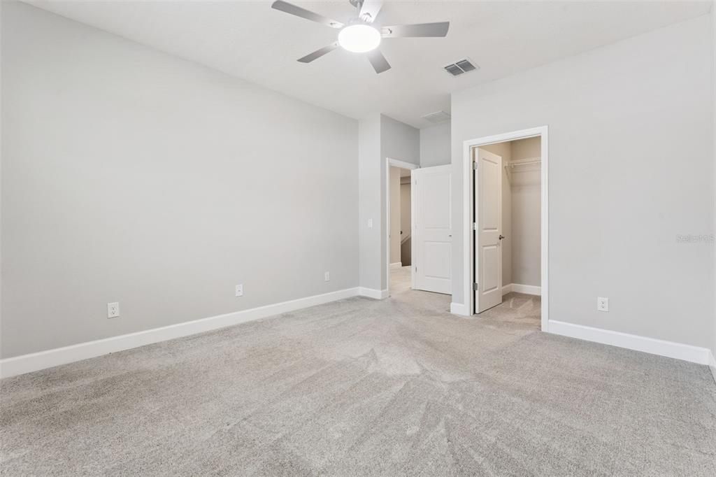 For Sale: $695,000 (5 beds, 4 baths, 3556 Square Feet)