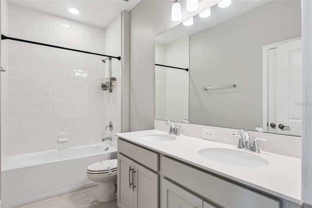 For Sale: $695,000 (5 beds, 4 baths, 3556 Square Feet)