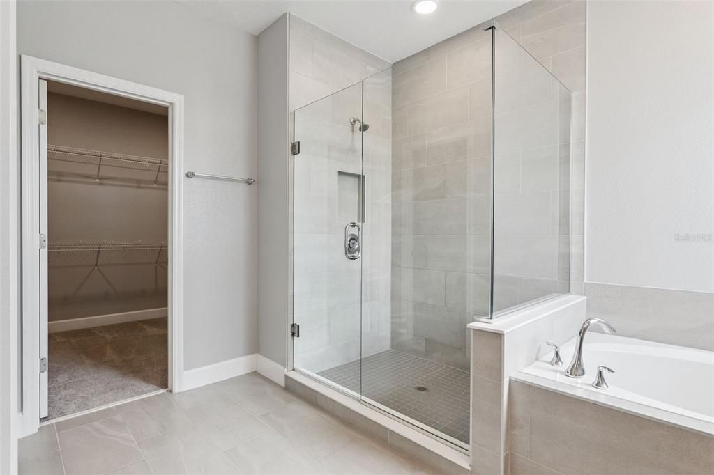 For Sale: $695,000 (5 beds, 4 baths, 3556 Square Feet)