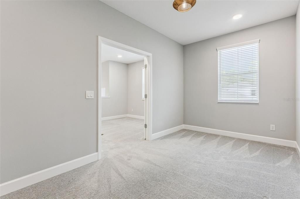 For Sale: $695,000 (5 beds, 4 baths, 3556 Square Feet)
