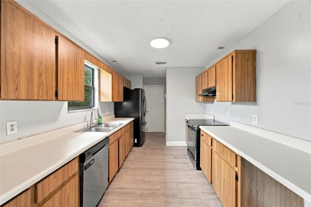 For Rent: $1,700 (3 beds, 2 baths, 1438 Square Feet)