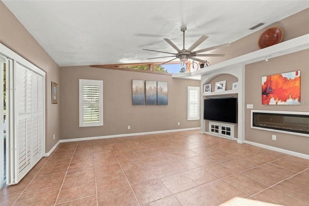 For Sale: $725,000 (3 beds, 2 baths, 2522 Square Feet)