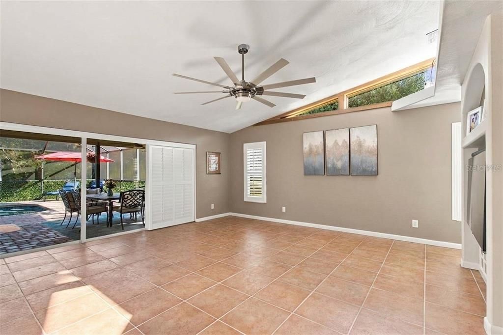 For Sale: $725,000 (3 beds, 2 baths, 2522 Square Feet)