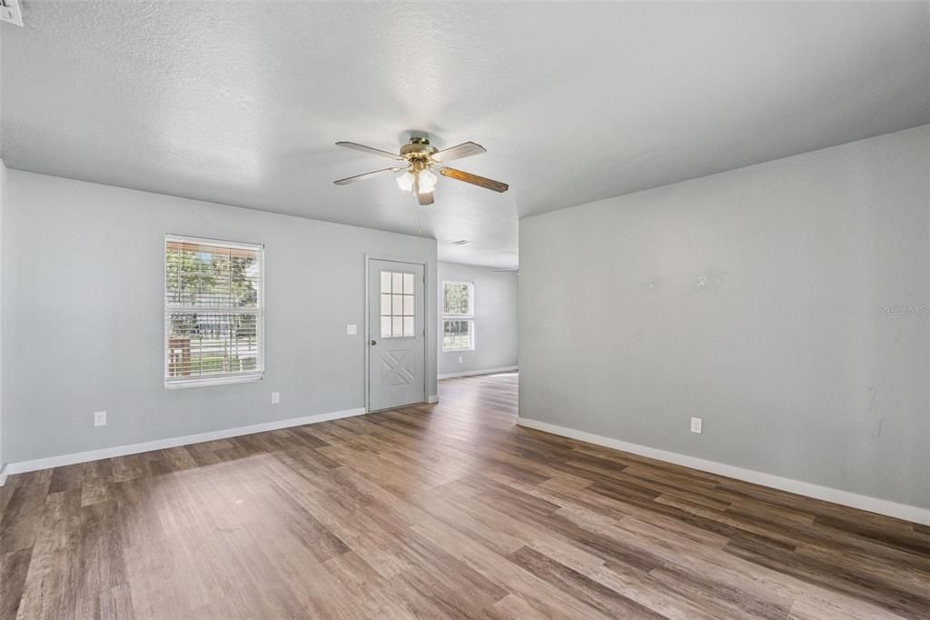 Activo con contrato: $299,990 (3 camas, 2 baños, 1308 Pies cuadrados)