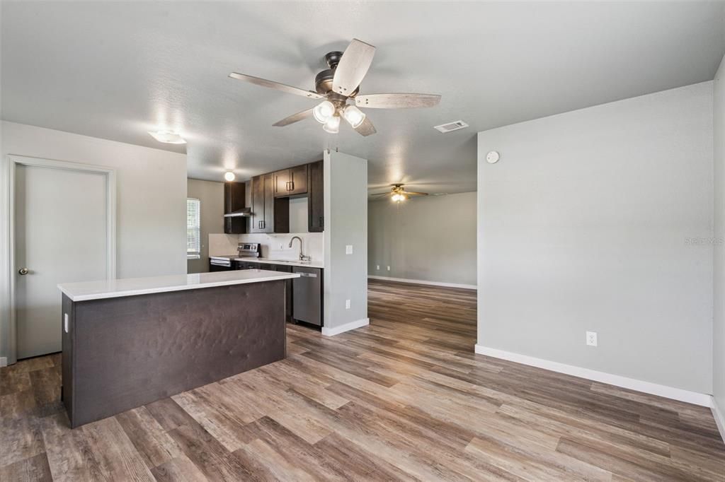 Activo con contrato: $299,990 (3 camas, 2 baños, 1308 Pies cuadrados)