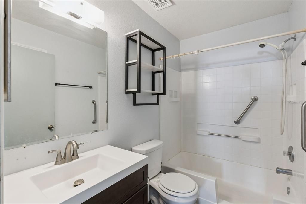 Activo con contrato: $299,990 (3 camas, 2 baños, 1308 Pies cuadrados)