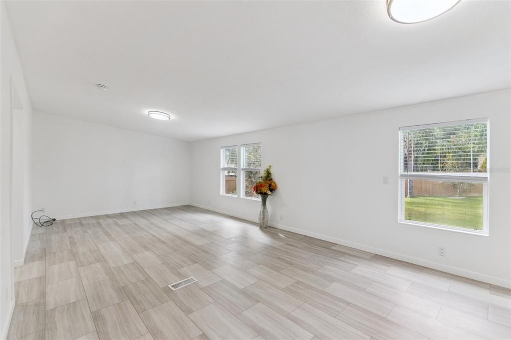 For Sale: $239,900 (3 beds, 2 baths, 1620 Square Feet)