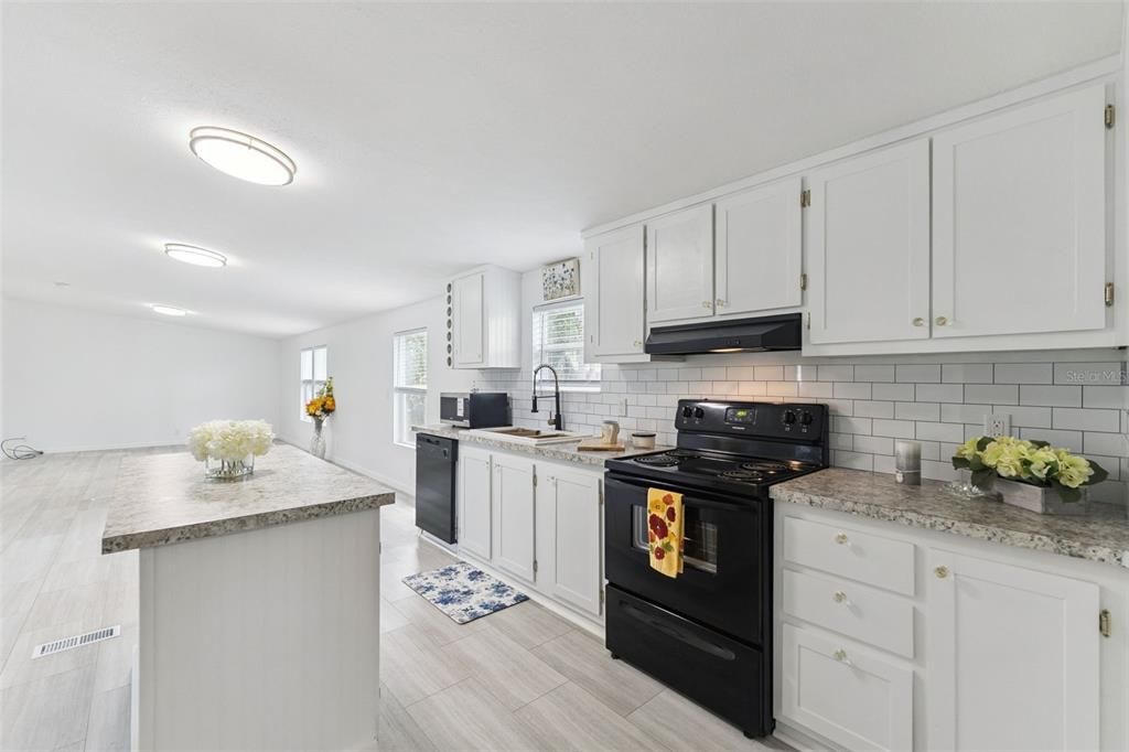 For Sale: $239,900 (3 beds, 2 baths, 1620 Square Feet)