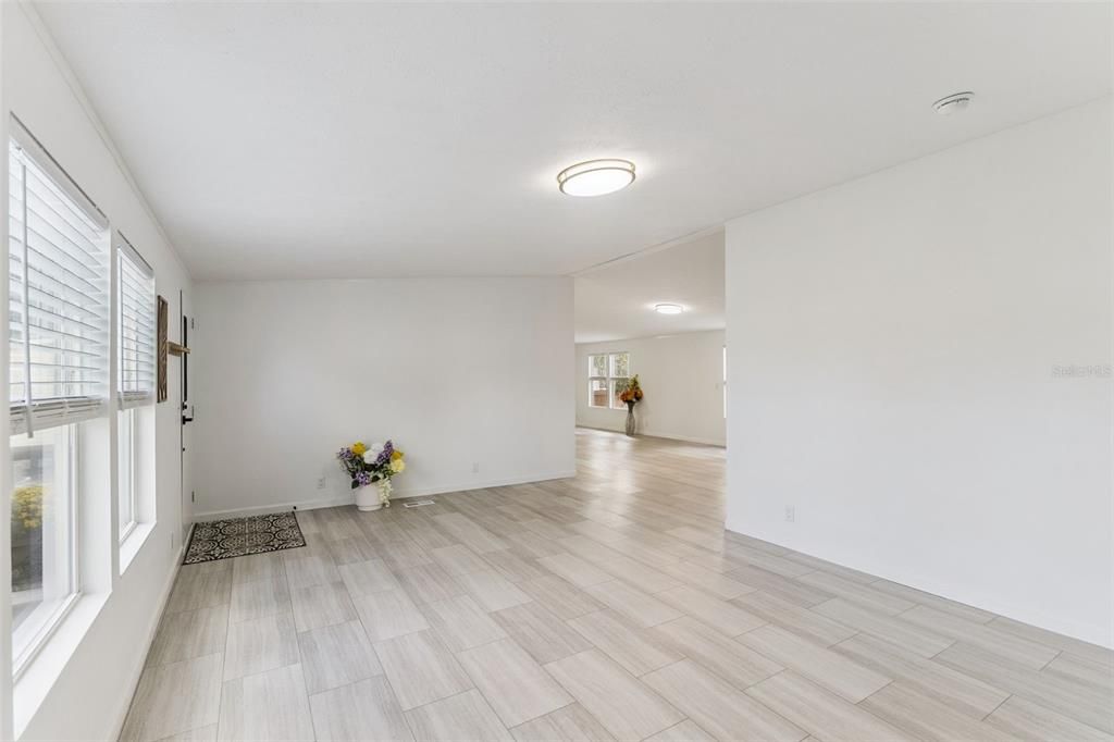 For Sale: $239,900 (3 beds, 2 baths, 1620 Square Feet)
