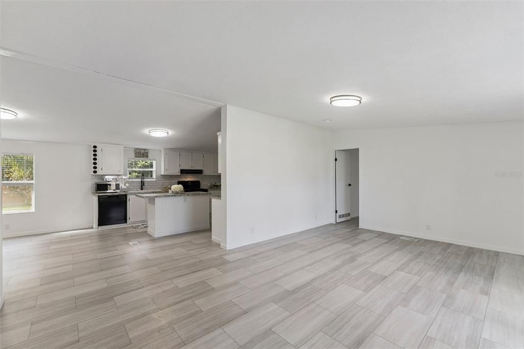 For Sale: $239,900 (3 beds, 2 baths, 1620 Square Feet)