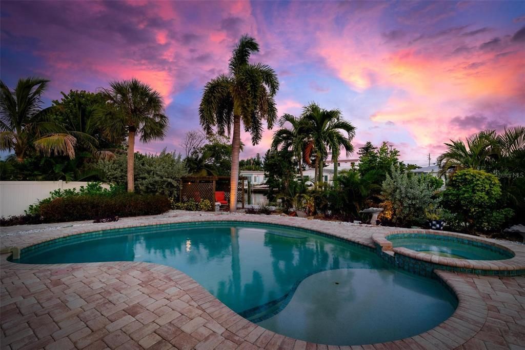 For Sale: $1,395,000 (3 beds, 3 baths, 1627 Square Feet)