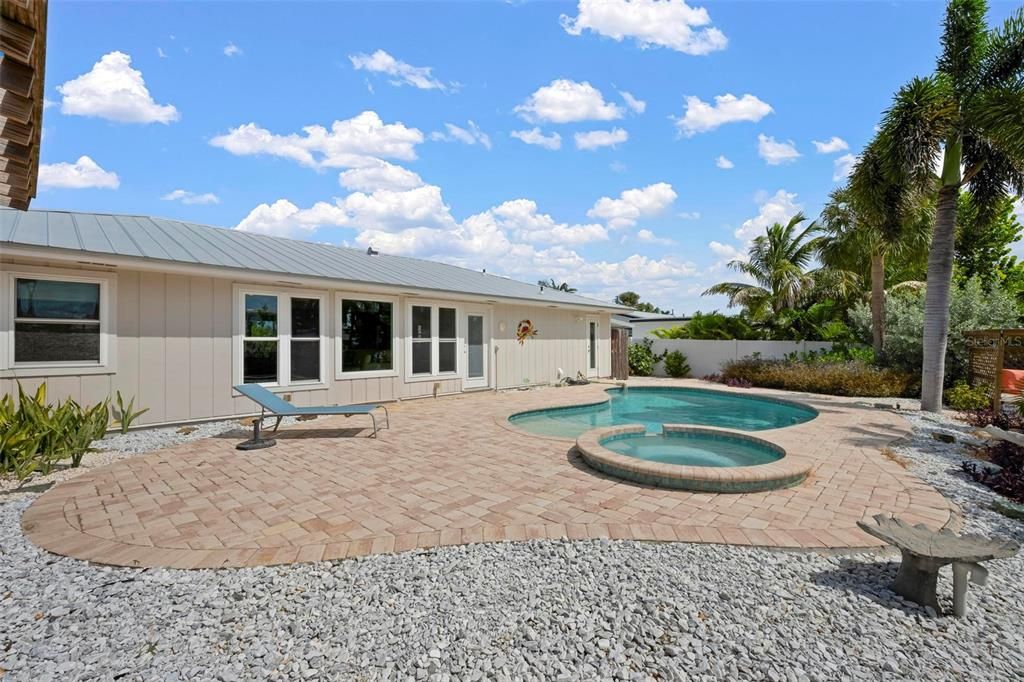 For Sale: $1,395,000 (3 beds, 3 baths, 1627 Square Feet)