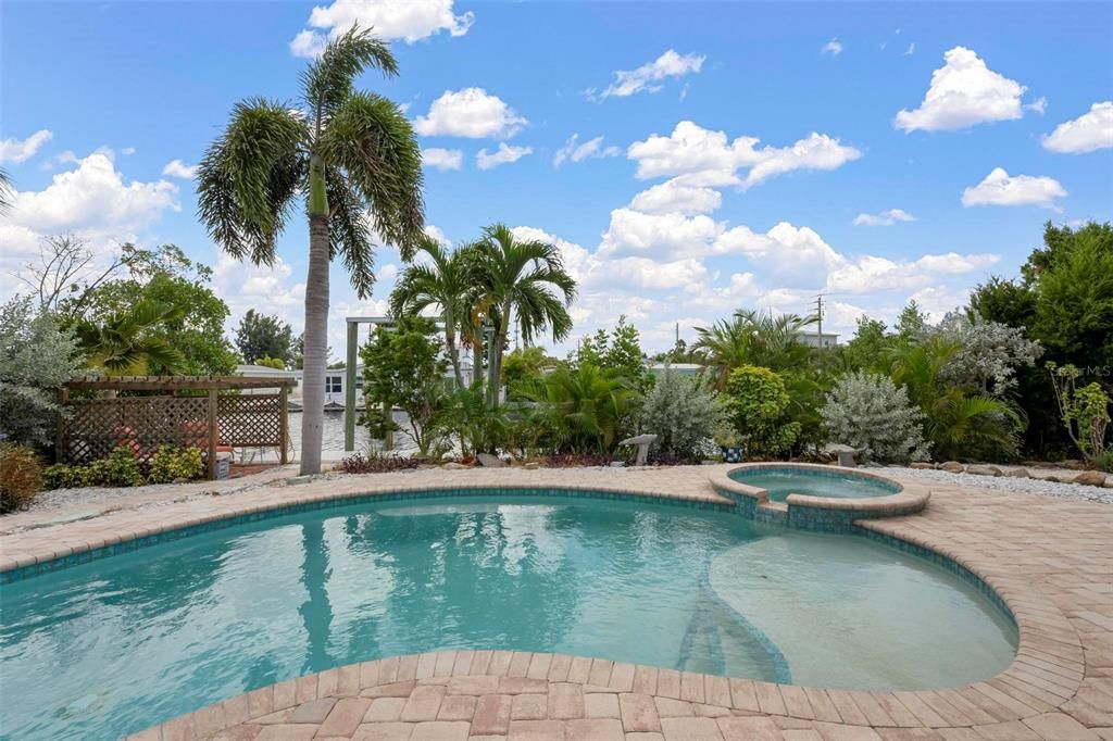 For Sale: $1,395,000 (3 beds, 3 baths, 1627 Square Feet)