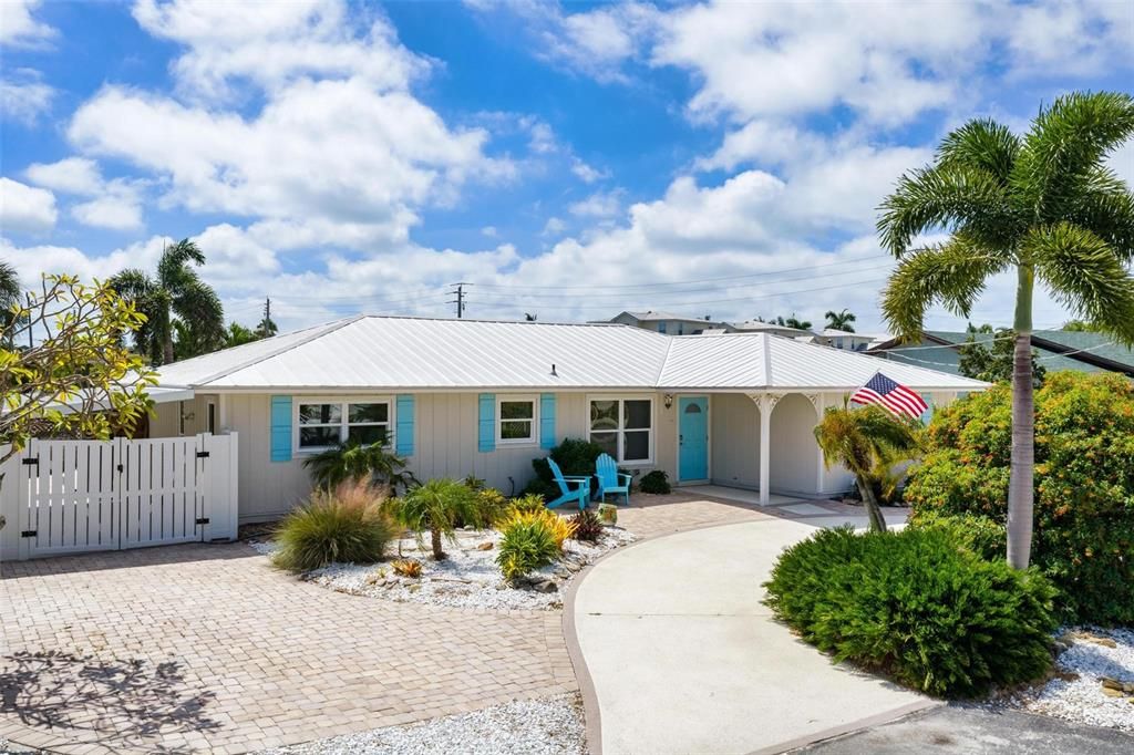 For Sale: $1,395,000 (3 beds, 3 baths, 1627 Square Feet)