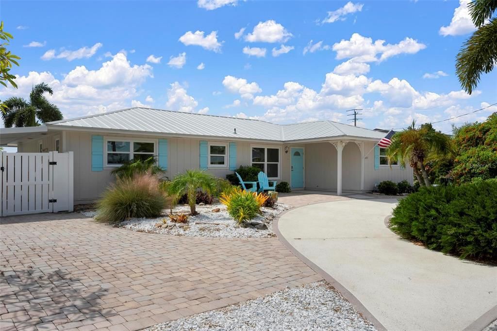 For Sale: $1,395,000 (3 beds, 3 baths, 1627 Square Feet)